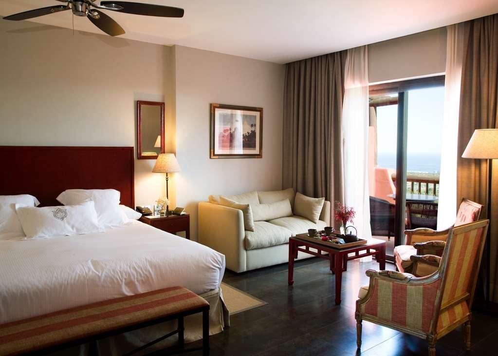 เอเชีย การ์เดน โฮเต็ล แอนด์ ไทย สปา อะ รอยัล ไฮดะเวย์ โฮเต็ล Hotel ฟีเนสตรัต ห้อง รูปภาพ A room at the Hotel