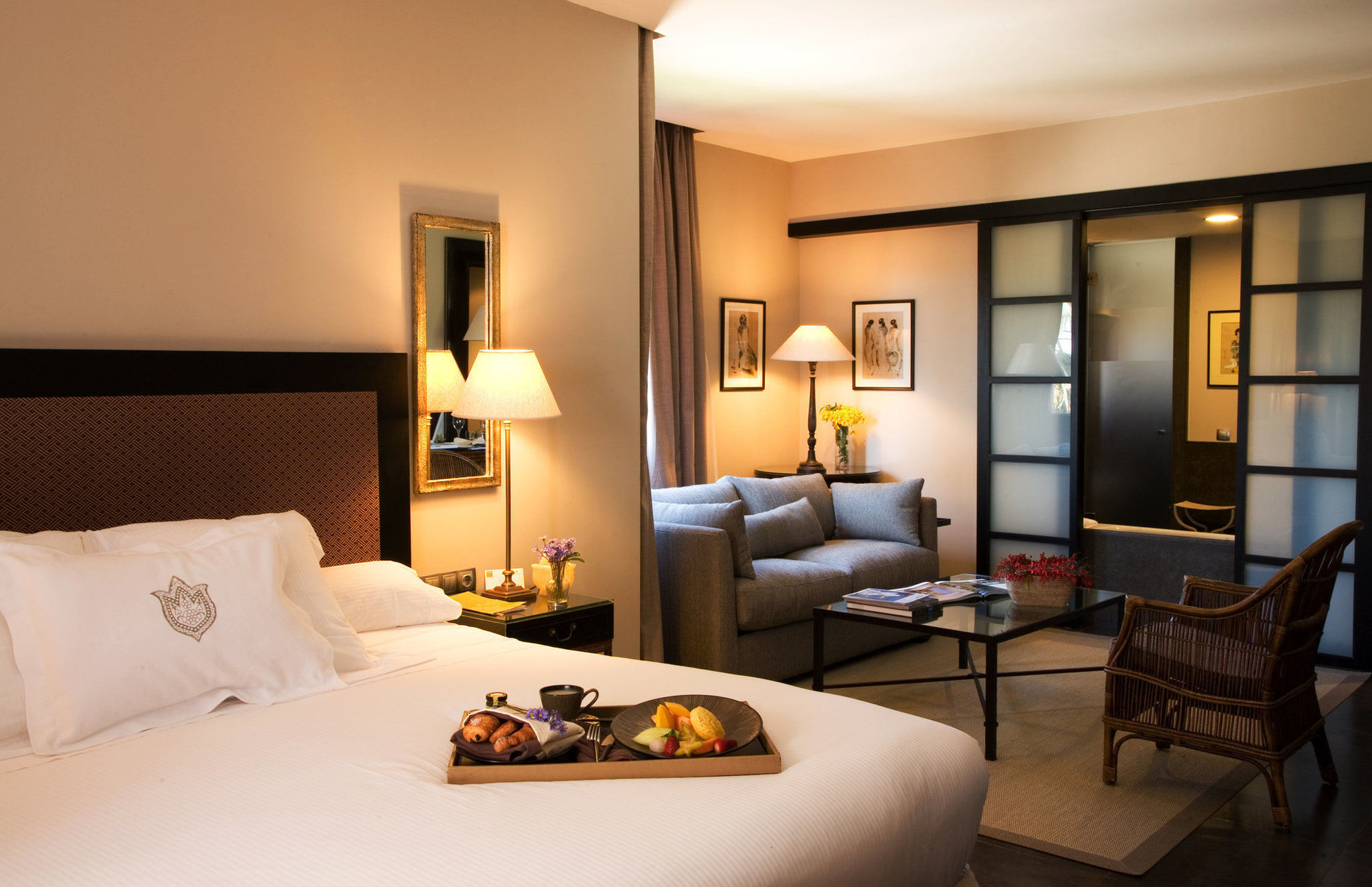 เอเชีย การ์เดน โฮเต็ล แอนด์ ไทย สปา อะ รอยัล ไฮดะเวย์ โฮเต็ล Hotel ฟีเนสตรัต ห้อง รูปภาพ A room at the hotel