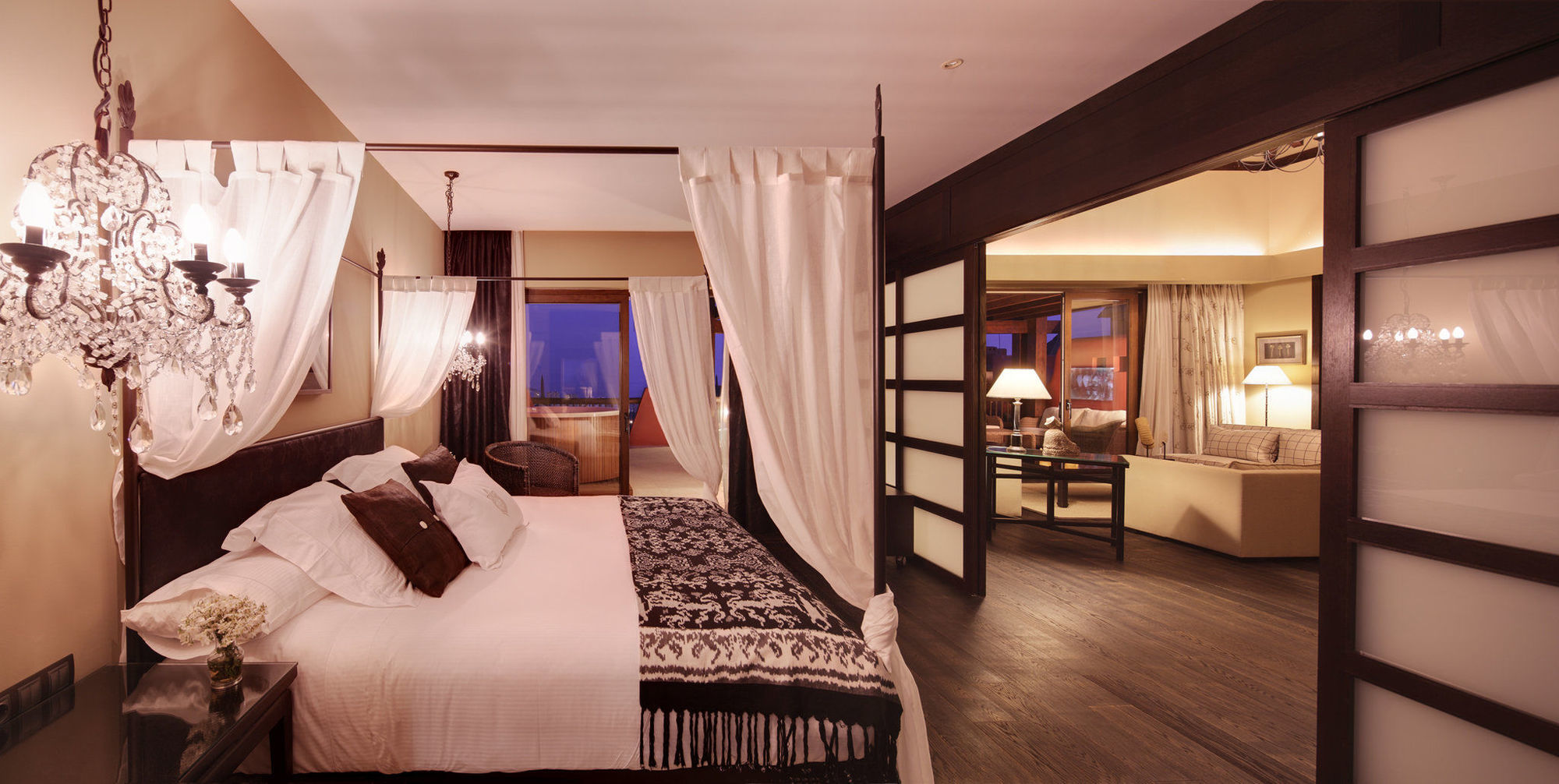 เอเชีย การ์เดน โฮเต็ล แอนด์ ไทย สปา อะ รอยัล ไฮดะเวย์ โฮเต็ล Hotel ฟีเนสตรัต ภายนอก รูปภาพ A suite at the hotel