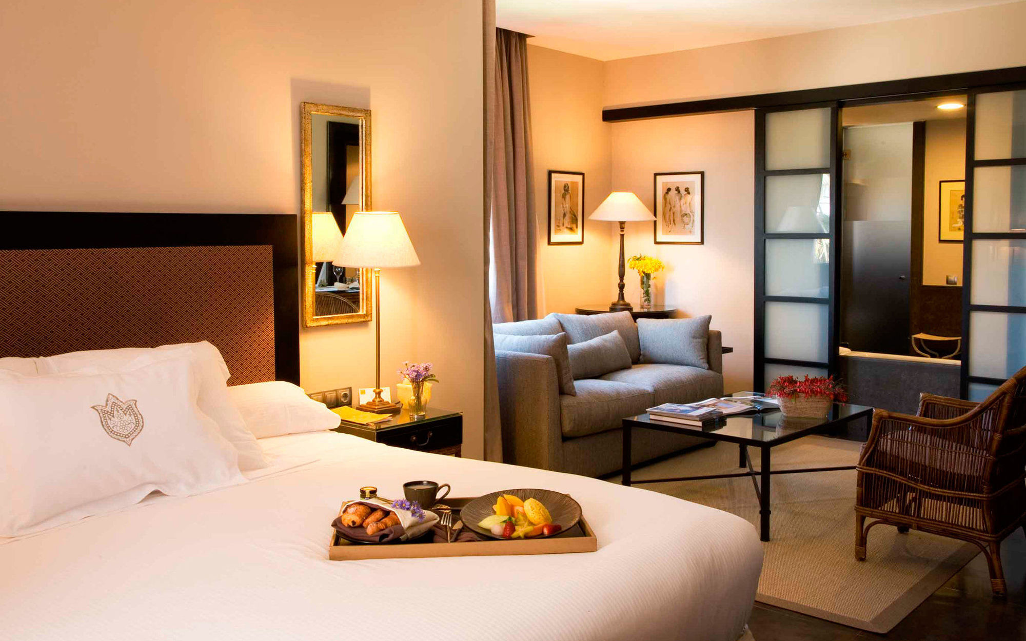 เอเชีย การ์เดน โฮเต็ล แอนด์ ไทย สปา อะ รอยัล ไฮดะเวย์ โฮเต็ล Hotel ฟีเนสตรัต ภายนอก รูปภาพ A room at the Mandarin Oriental, Madrid