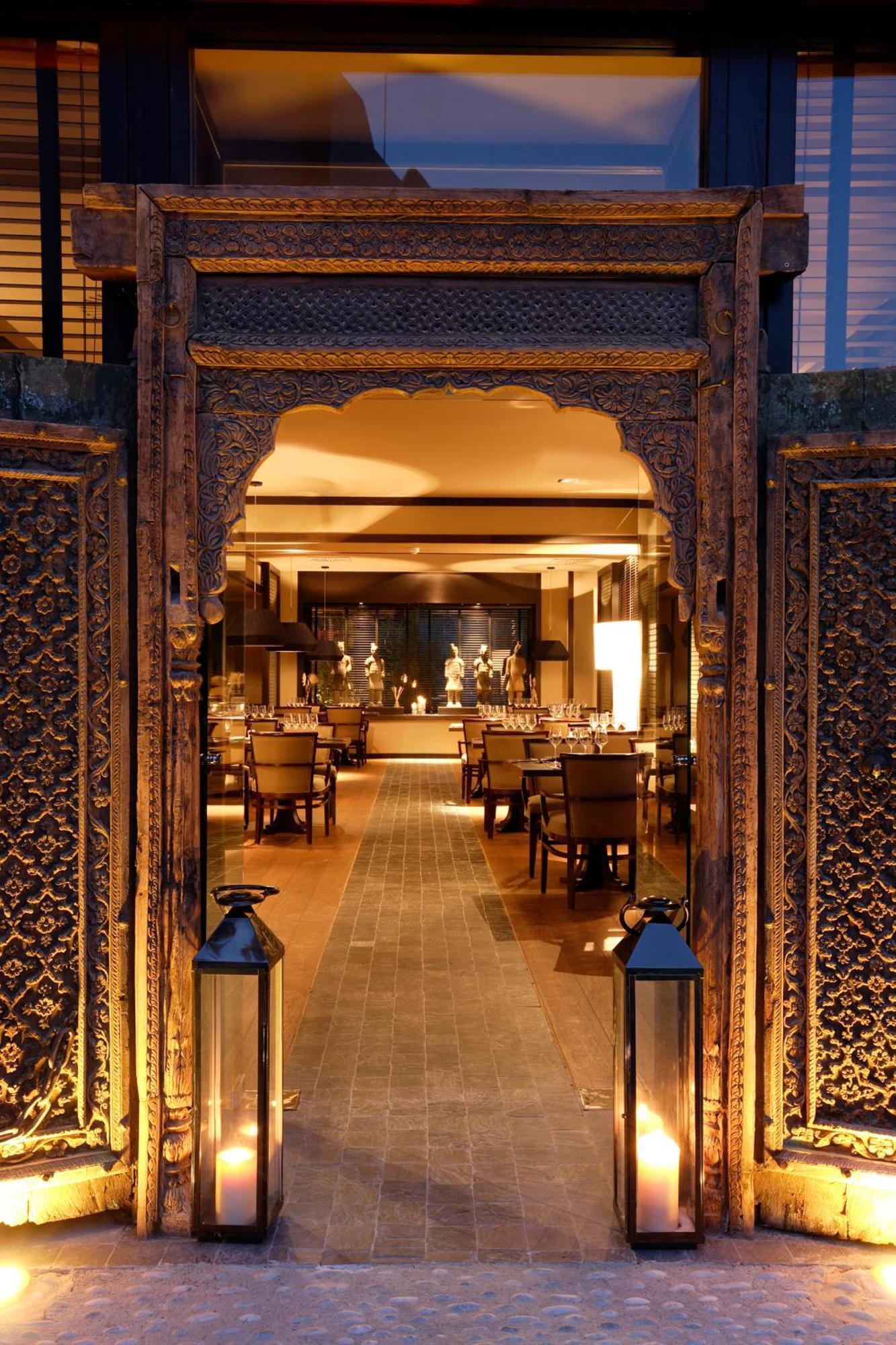 เอเชีย การ์เดน โฮเต็ล แอนด์ ไทย สปา อะ รอยัล ไฮดะเวย์ โฮเต็ล Hotel ฟีเนสตรัต ภายนอก รูปภาพ The restaurant at the Taj Mahal Palace