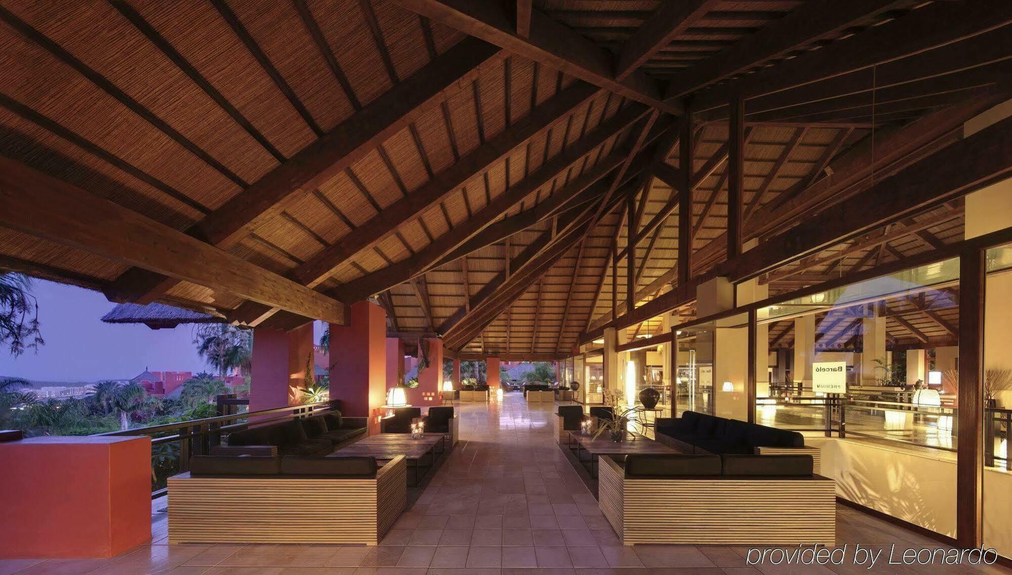 เอเชีย การ์เดน โฮเต็ล แอนด์ ไทย สปา อะ รอยัล ไฮดะเวย์ โฮเต็ล Hotel ฟีเนสตรัต ภายใน รูปภาพ The lobby of the resort
