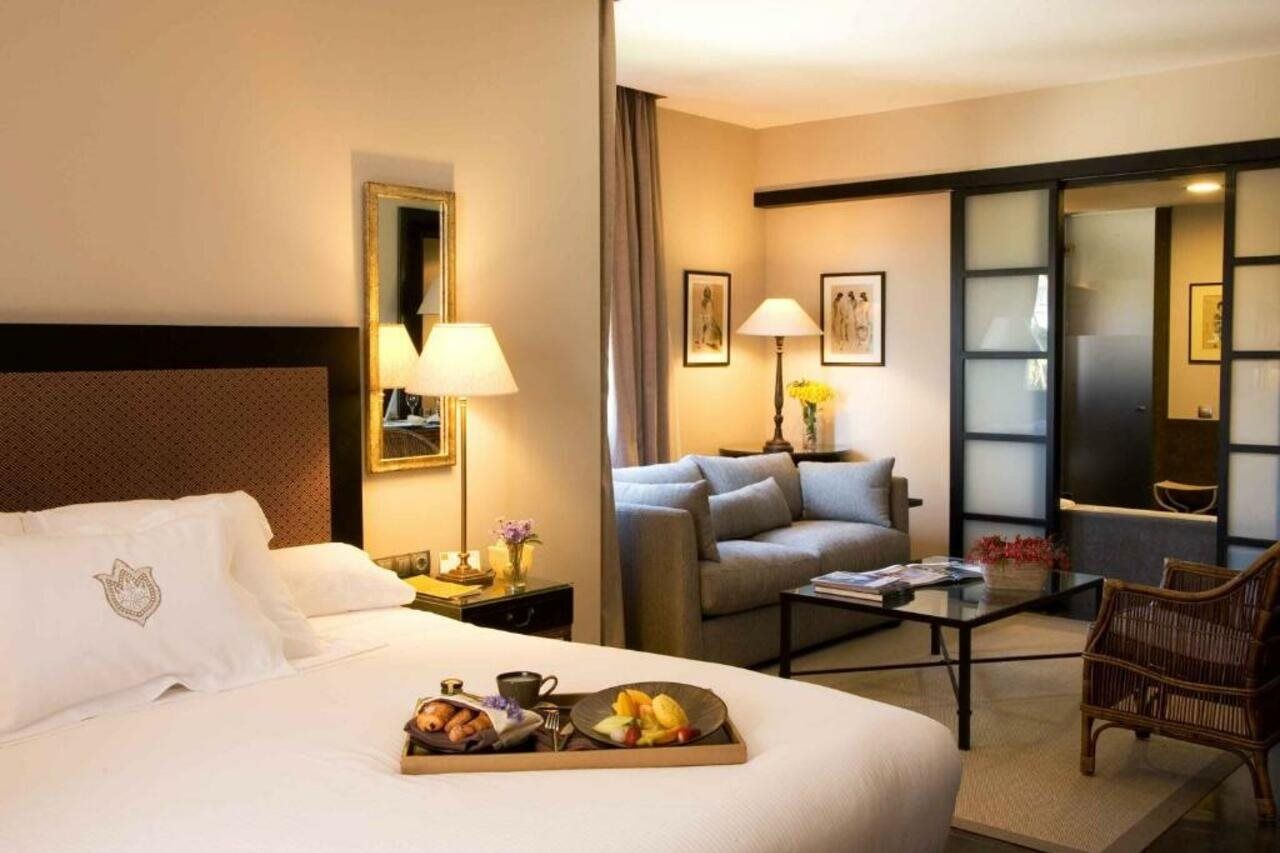 เอเชีย การ์เดน โฮเต็ล แอนด์ ไทย สปา อะ รอยัล ไฮดะเวย์ โฮเต็ล Hotel ฟีเนสตรัต ภายนอก รูปภาพ A suite at the Mandarin Oriental, Barcelona